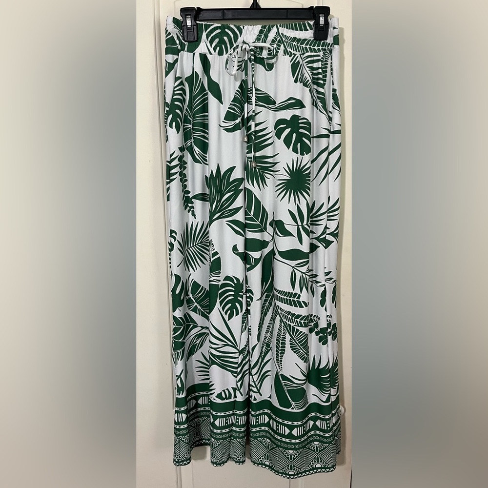 NWOT Green and White Tropical Print Pants